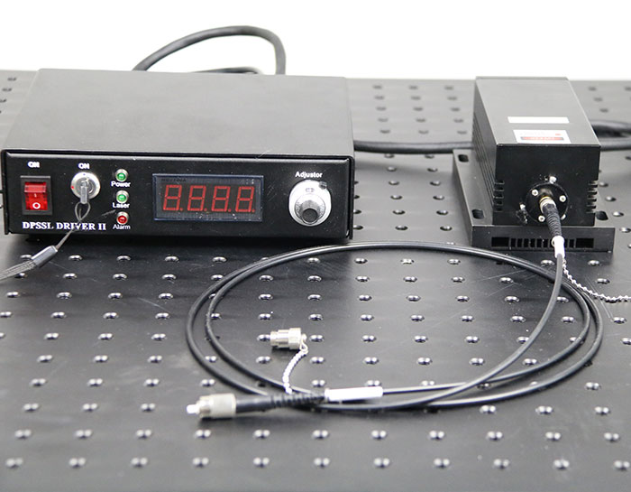 825nm 830nm 1~2W 红外光纤耦合激光器 可调电源